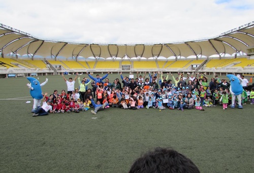 Mini Olimpiadas reúne a cerca de 200 niños y niñas de jardines  infantiles en estadio Lucio Fariña de Quillota.