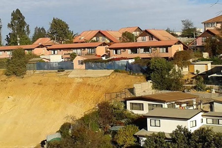 “Vecinos Organizados de Quilpué” presenta denuncia en Contraloría por desprotección de taludes.