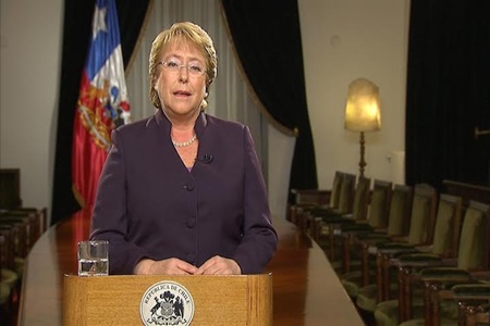 Experto sostiene que abrupta disminución de recursos para el proceso constituyente es señal de que este Gobierno “ya terminó”.