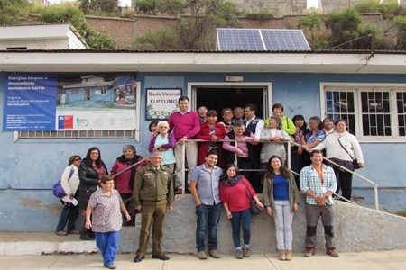 Con el apoyo del Gobierno, adultos mayores  de Quillota instalaron paneles solares en su  sede social.