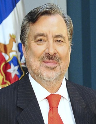 Analista asegura que el ascenso de Guillier en las encuestas se debe a la caída del resto de los presidenciables.