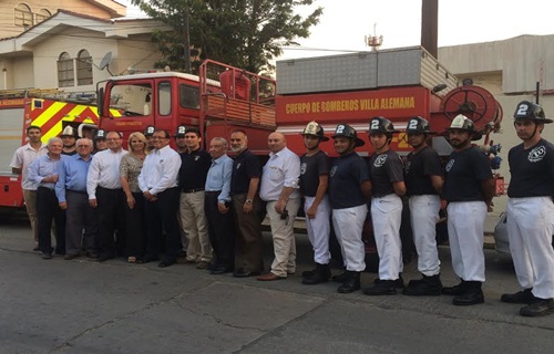 Lily Pérez es nombrada madrina de la 2ª Compañía de Bomberos de Villa Alemana.
