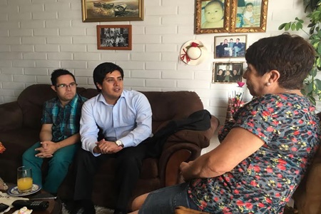 Gobernador de Marga Marga visitó a joven con Síndrome de Down al que  se le impidió usar piscina de condominio donde vive en Quilpué
