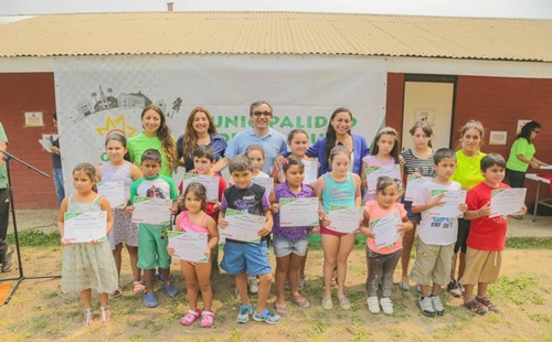 En Quilpué más de 600 personas se certificaron en cursos de natación gratuitos impulsados por el municipio.