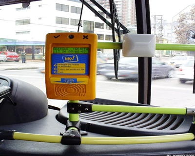 Experto advierte que el proyecto de ‘tarifa 0’ para el Transantiago puede provocar una mayor saturación del sistema.