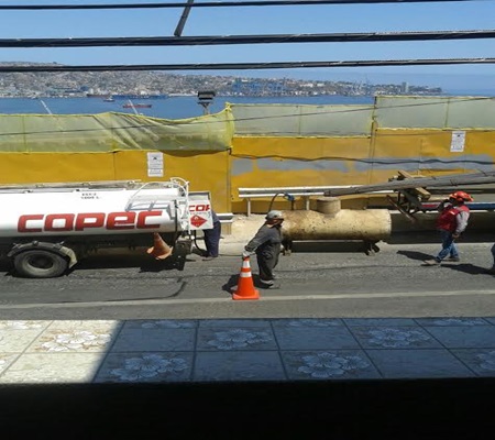 Vecinos paralizan descargas en Obra Inmobiliaria.