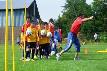 Se inician talleres deportivos de fútbol y handball en Olmué.