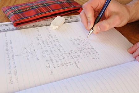 Experto valora positivamente la eliminación de las tareas escolares en los colegios de Las Condes.