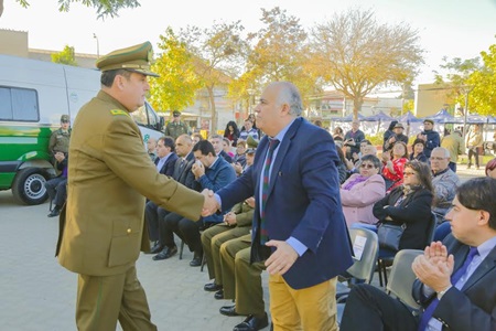 Municipio de Quilpué entregó nuevo retén móvil a Carabineros.