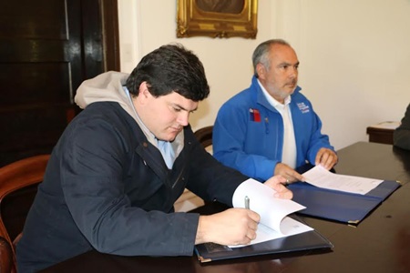 Municipalidad de Zapallar firma Convenio de  Colaboración con Universidad Católica de  Valparaíso.