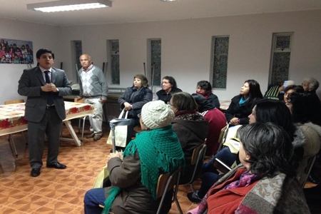 Gobernador Cárdenas invita a organizaciones de Marga Marga a postular a fondo que permite instalar luminarias fotovoltaicas.
