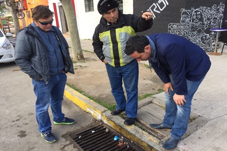 Leonardo Contreras emplaza a municipio de Viña del Mar y MOP a que terminen con malos olores en Población Vergara.