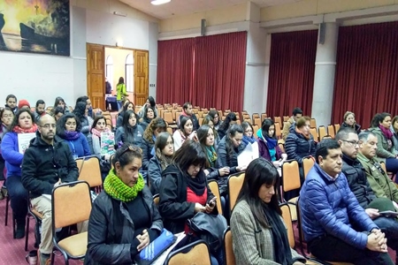 Gobernación de Quillota realiza talleres de  sensibilización migratoria a funcionarios  municipales, empresarios y voluntariados que  apoyan a inmigrantes.