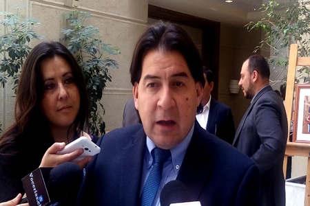 Diputado Urízar por Bus de la Libertad: “A mí me gustaría que avanzáramos en temas de educación sexual en los colegios”.