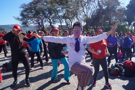 Feria educativa y masiva caminata del Hospital de Quilpué llenaron de color y alegría la celebración del “Mes del Corazón”.