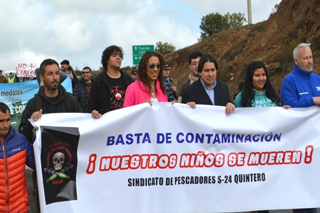 Acompañados de Diputado Urízar pescadores de Quintero-Puchuncaví marchan contra la contaminación.
