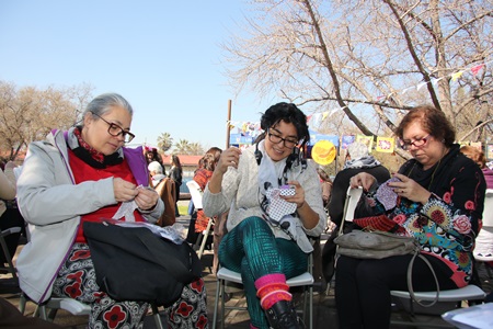 200 arpilleras homenajean a Violeta Parra en la U. de Santiago.