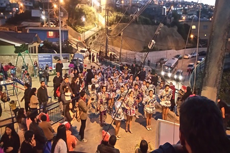 Carnaval comunitario del cerro Merced se consolida en su cuarta versión.