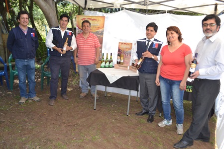 Productor de licores artesanales de Olmué aumentó su capacidad de producción de 200 a 4 mil botellas por año gracias al apoyo del Indap.