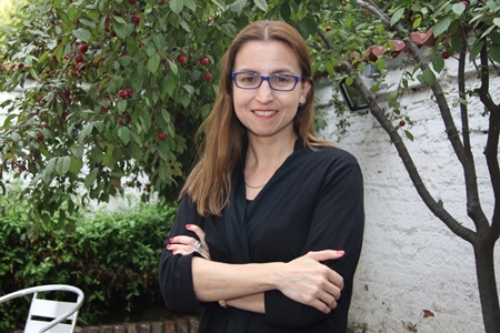 Experta advierte que muchos chilenos confunden como “buen trabajador” a un extranjero que está siendo explotado.