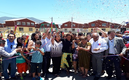 MINVU entrega viviendas de megaproyecto para  familias de Provincia de Quillota.