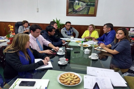 Autoridades Regionales se reúnen en La Calera para abordar emanación de malos olores que afecta a vecinos de la comuna.