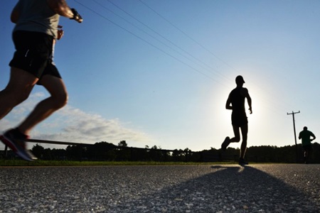 Elaboran guía para que diabéticos realicen deporte sin riesgos para su salud.