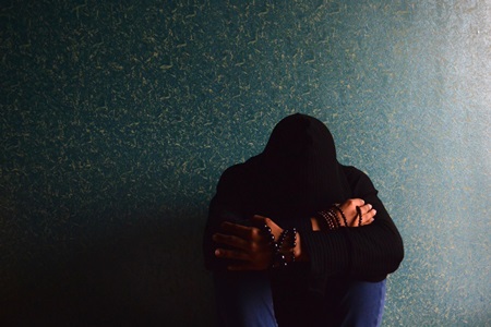 Experto sostiene que deben duplicarse los recursos en salud mental para enfrentar incremento de depresión en Chile.