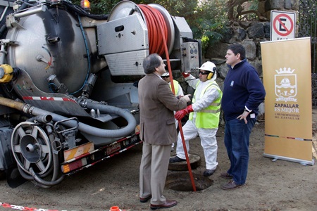 Municipalidad de Zapallar y Esval refuerzan labor preventiva ante lluvias y llama a un uso correcto del  alcantarillado.
