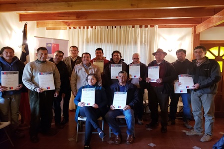 Agricultores recibieron bonos para desarrollar nuevos proyectos de riego.