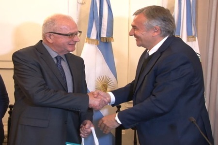 Gobierno de Jujuy y Knop Laboratorios firman acuerdo para desarrollo de cannabis medicinal.
