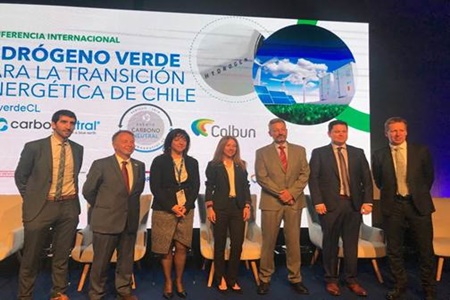 Ministra de Energía destaca potencial de Chile para producir “hidrógeno verde” con energías renovables.