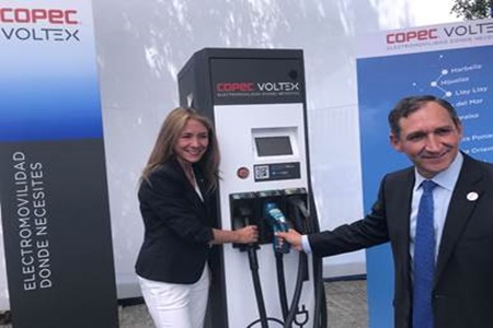 Ministra de Energía inaugura red de 20 electrolineras que conectará Santiago con Biobío y Valparaíso.