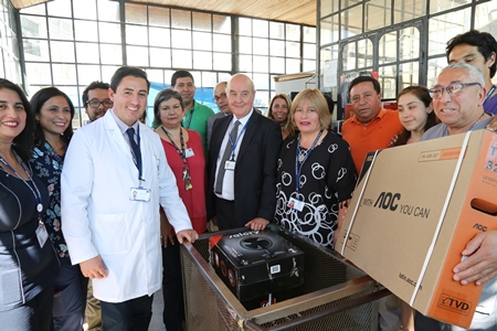Mejoran entorno laboral de funcionarios del Hospital Carlos Van Buren con diverso equipamiento.