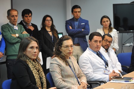 Comisión ministerial destaca compromiso de funcionarios del Hospital van Buren para avanzar en la mejora de su gestión.