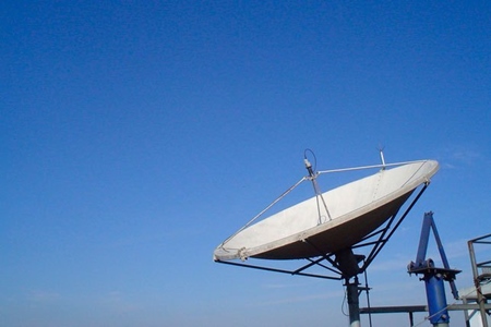 Hughes lanza Internet satelital de alta velocidad en Chile.