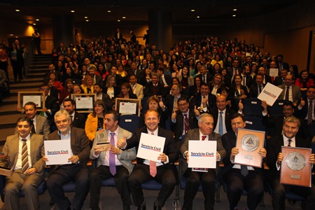 Ministros de Hacienda y de Salud entregan Premios por Excelencia Institucional y Yo Sirvo a mi País.