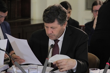 Senador Castro critica decreto de emergencia para comunas del Maule y que autoridades y parlamentarios “se presten para un show”.