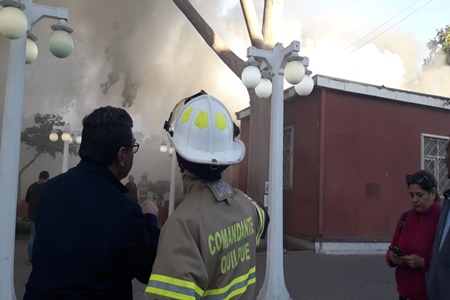 Incendio estructural afectó a Municipalidad de Quilpué.