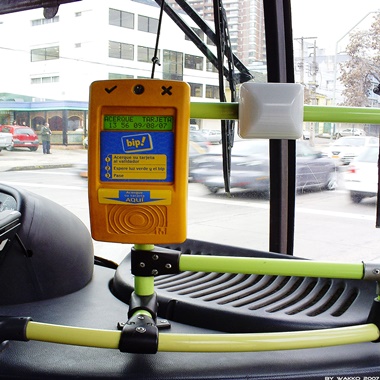 Experto sostiene que el cálculo para definir las alzas en el pasaje del Transantiago es insostenible.