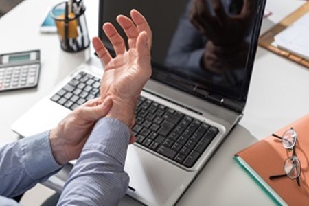 Homeoffice: consejos para evitar problemas musculares al trabajar desde casa