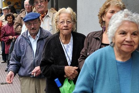 Parlamentarias oficialistas celebran que Ingreso Familiar de Emergencia incorpore a pensionados