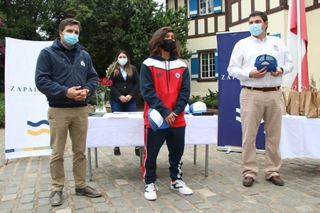 Municipalidad de Zapallar entrega becas a deportistas destacados de la comuna