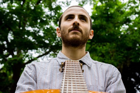 Benjamín López libera su primer disco homónimo de trova reflexiva y poética