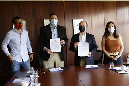 AMUCH Firma convenio con LIPIGAS que permitirá descuentos de hasta 7 mil pesos en la compra de gas licuado a partir del 2022.