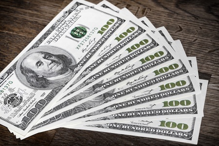 Doctor en Economía y el precio del dólar: “No debería superar la barrera de los mil pesos”