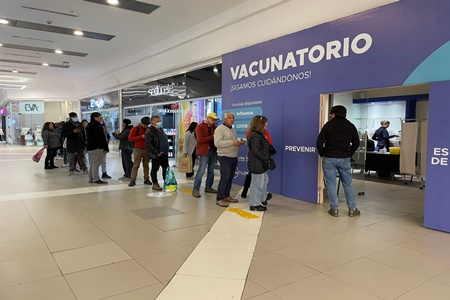 Campaña de vacunación gratuita contra Influenza, COVID-19 y Neumonía